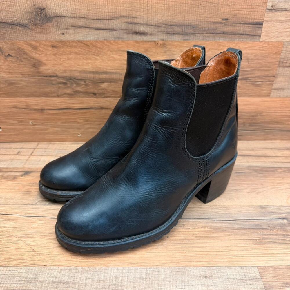 Frye Sabrina Size 9 Chelsea Boots Black Leather vibram Heel Ankle